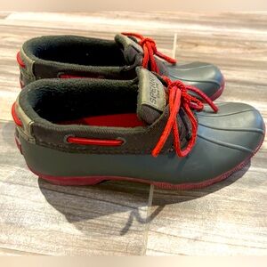 Sperry Saltwater Duck Rainboot
Size 7 (Runs Big)
